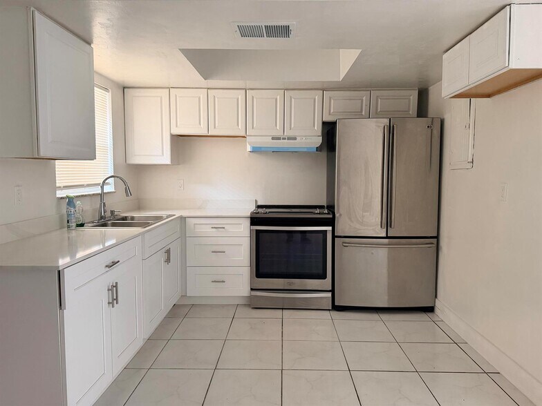 Building Photo - 2552 NW 52nd Ave