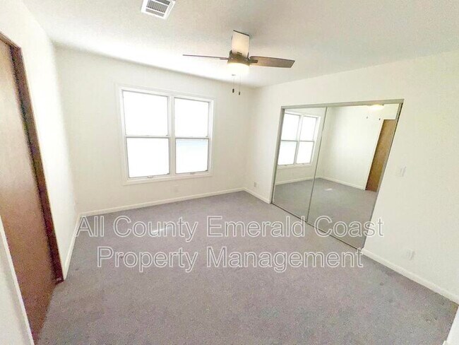 Building Photo - 504 Kelly St