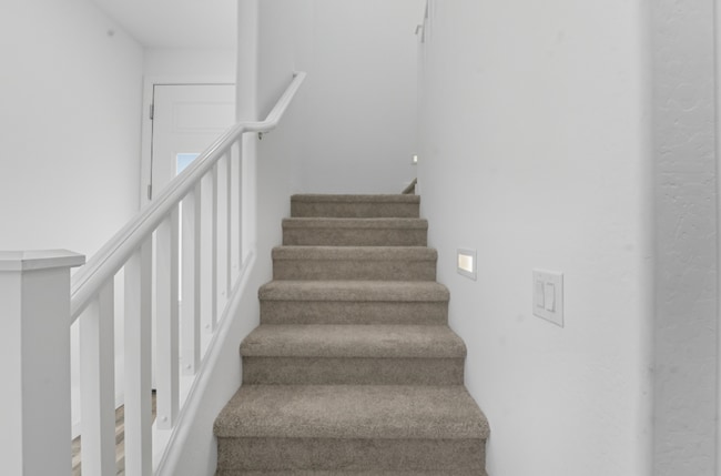 Building Photo - *Like Brand New Luxurious Modern 3 Bedroom 2 Bath Townhome in Warner Meadows!**