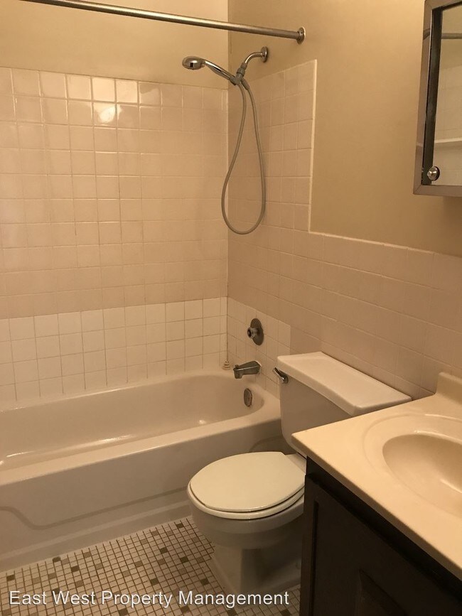 Building Photo - 1301 E 4th St