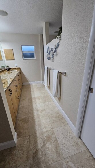 Building Photo - 3354 Dover Dr