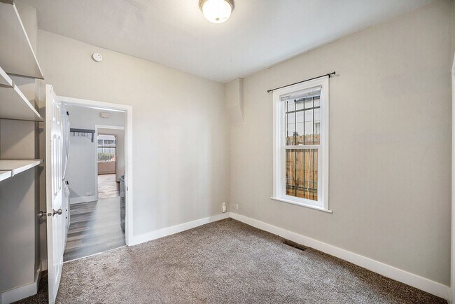 Building Photo - 2825 W 25th Ave