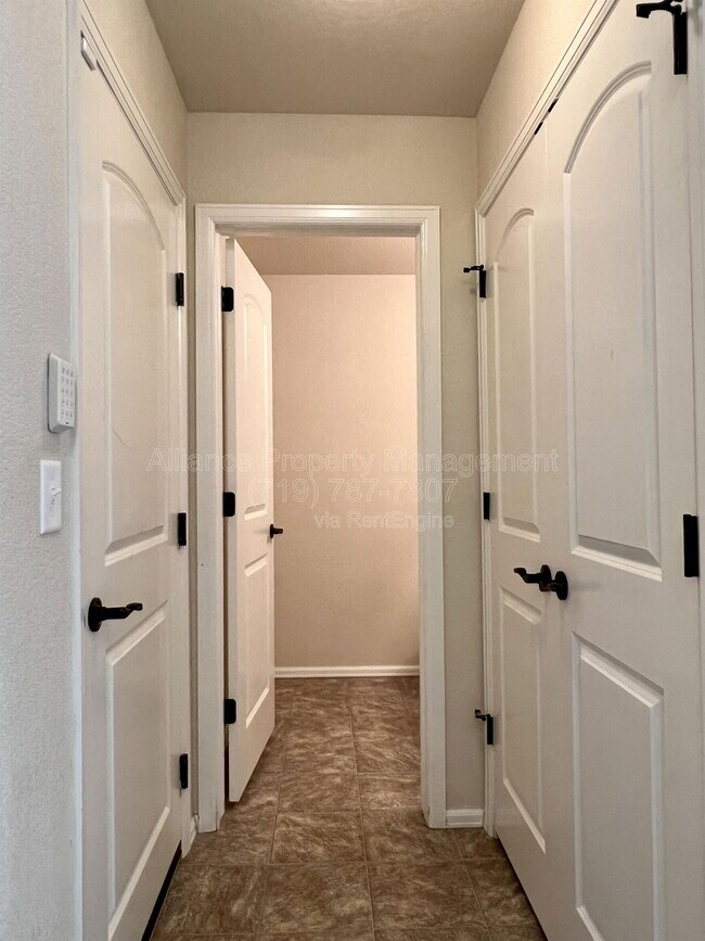 Building Photo - 6280 San Mateo Dr