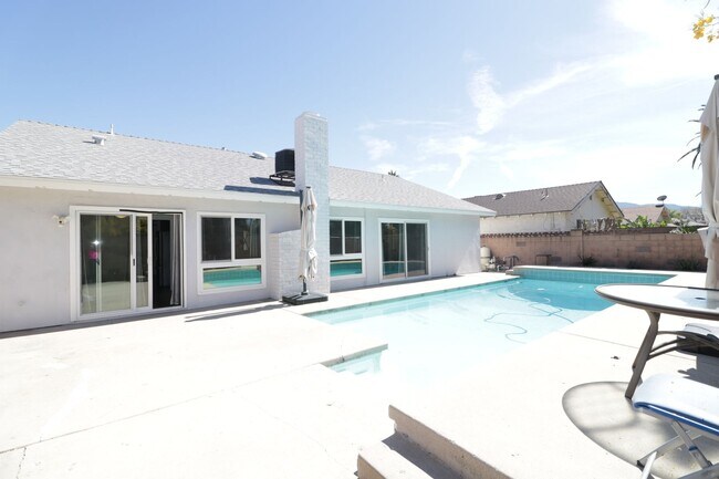 Building Photo - Beautiful 3/bedroom home in Canyon Country !