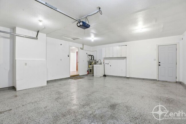 Building Photo - 13801 NE 40th St