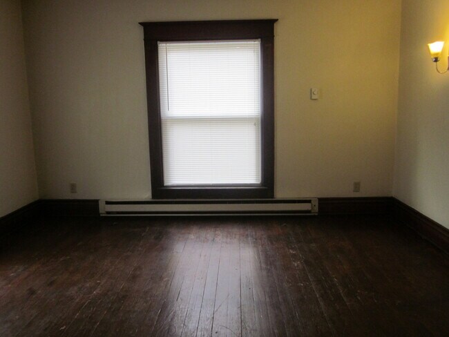 Building Photo - 832 Columbia Ave