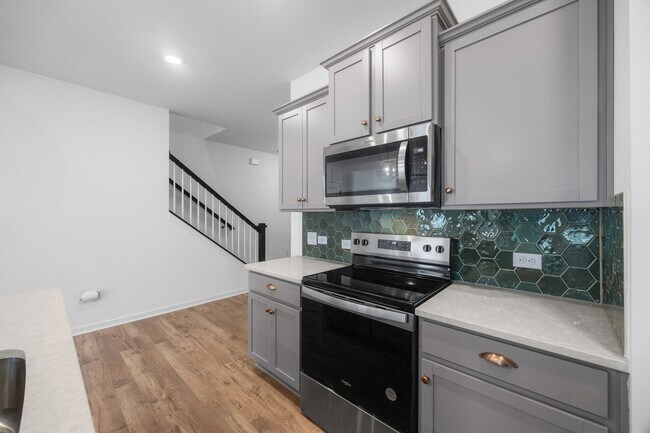 Building Photo - Stunning 3-bed, 2.5 bath townhome in Penley Place of Clover!