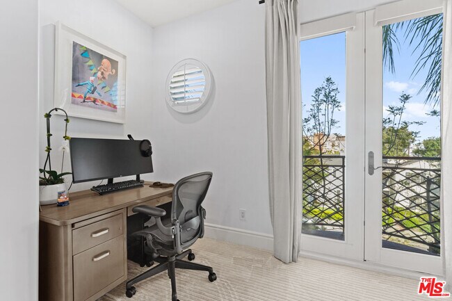 Building Photo - 137 S Spalding Dr