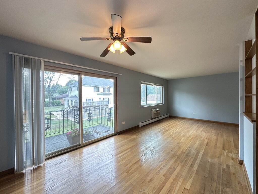Building Photo - 1639 Oakwood Ave