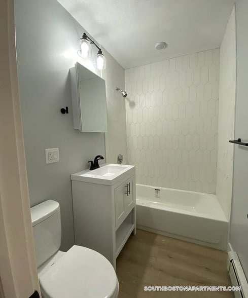 Building Photo - 741 E 6th St