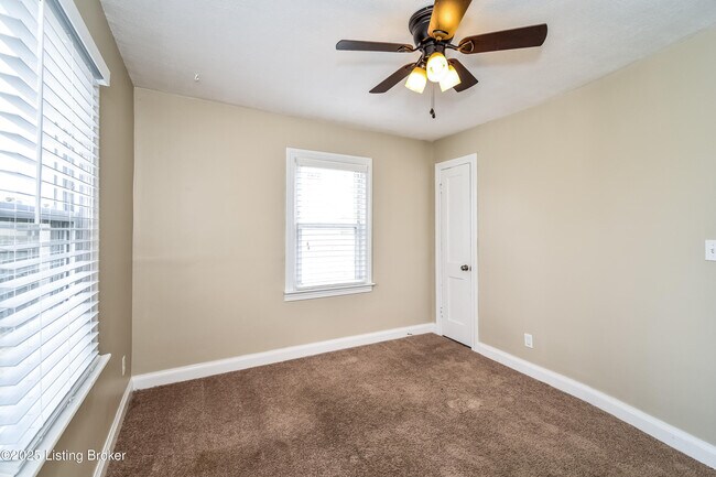Building Photo - 110 Mills Dr
