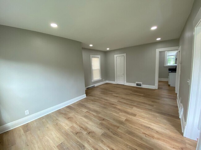 Building Photo - Fully Remodeled House!