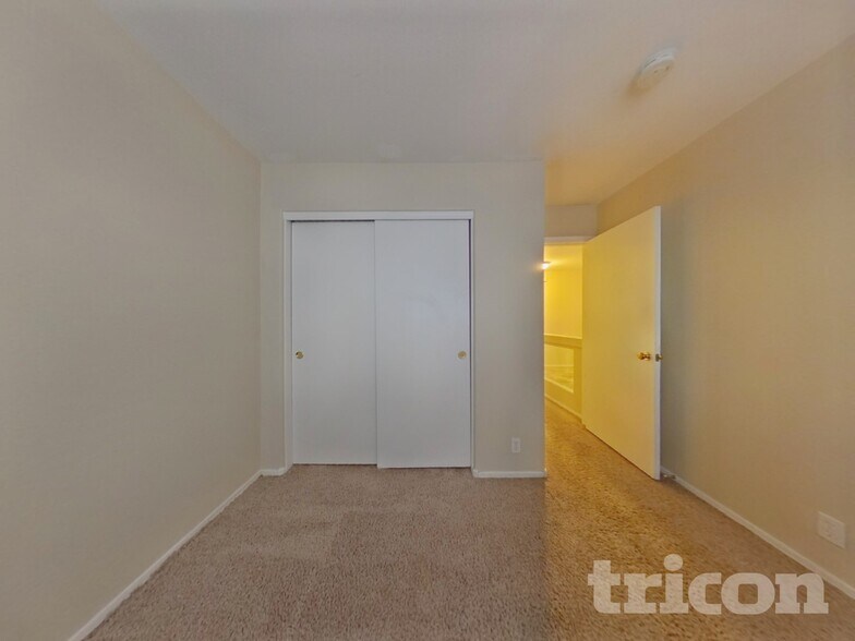 Building Photo - 1388 S Portland Ave