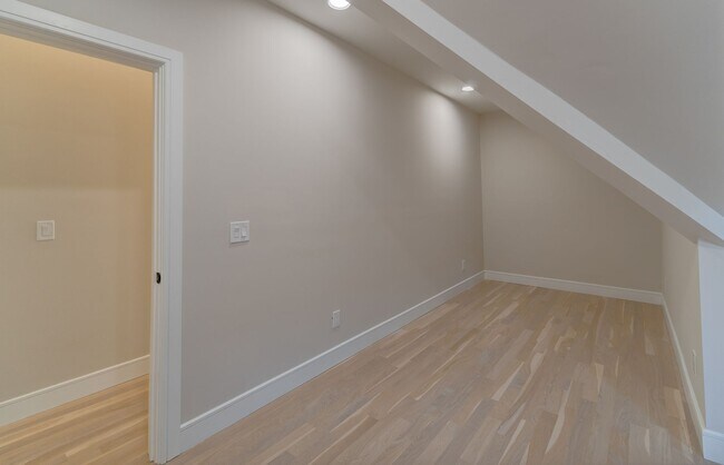 Building Photo - 123 Winchester Ave