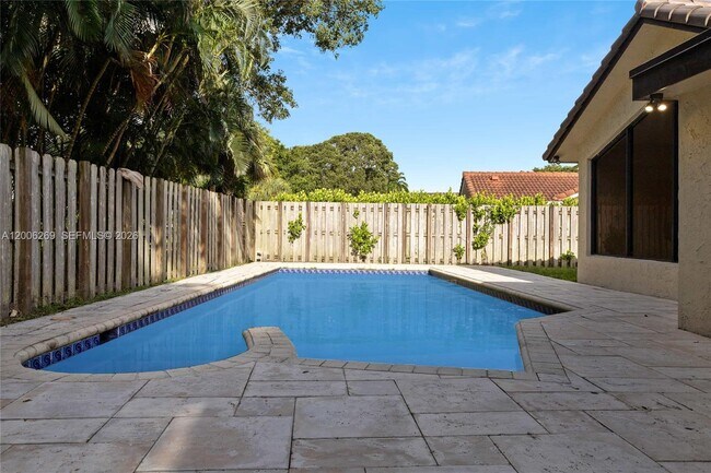 Building Photo - 8881 N Lake Dasha Dr