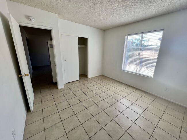 Building Photo - 73433 Sun Valley Dr