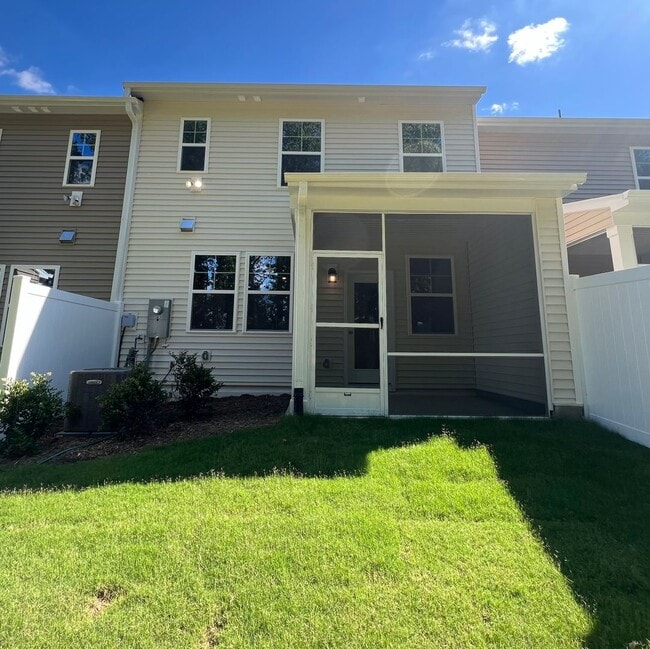 Building Photo - Newly Built 3BD, 2.5BA Raleigh Townhome in...