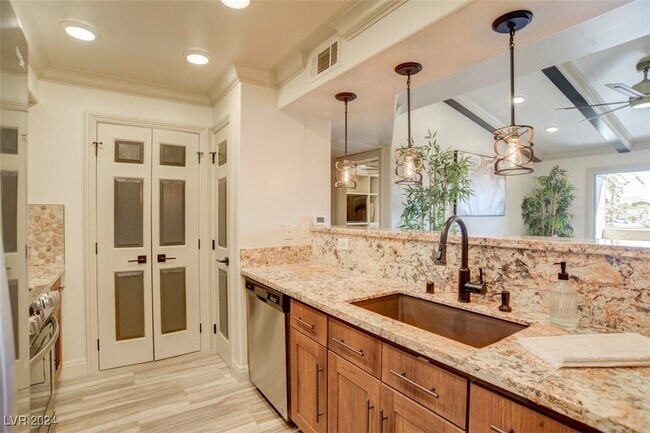 Building Photo - 555 E Silverado Ranch Blvd