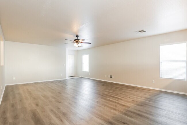 Building Photo - 4090 E Silverbell Rd