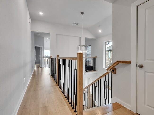 Building Photo - 19707 Curved Steel Dr