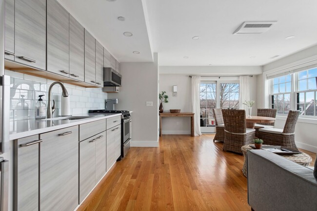 Building Photo - WINTER RENTAL: Portside Glimpse