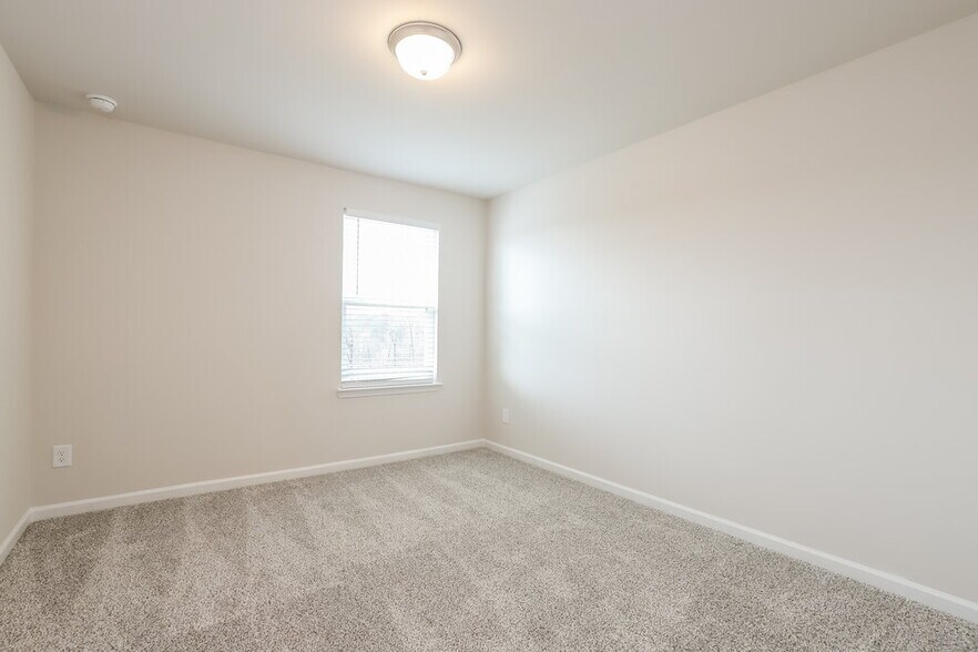 Building Photo - 5910 Green Ash Ct