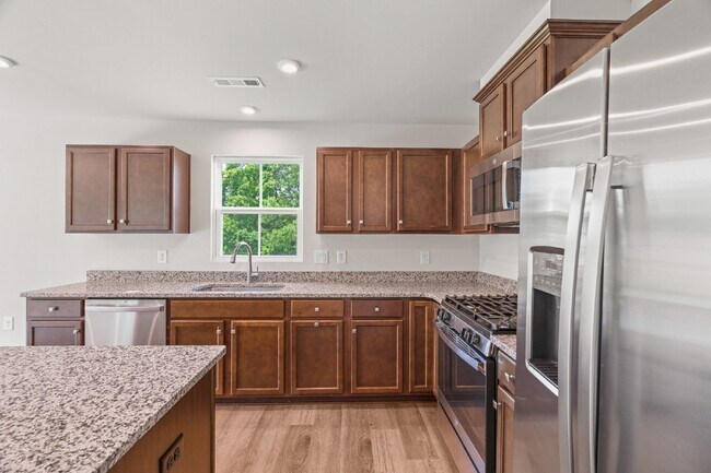 Building Photo - Beautiful White House Home | Granite Counters, Gas Range & One-Level Living