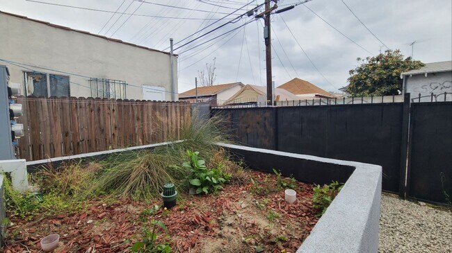 Building Photo - 32(839)