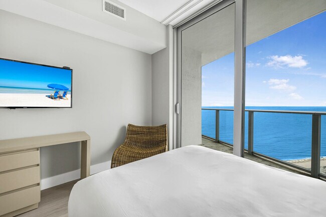 Building Photo - 4111 S Ocean Dr