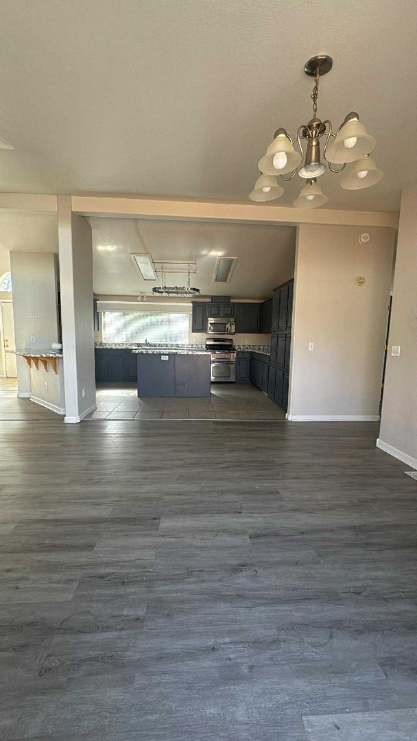 Building Photo - Cute home in gated community! 3/2