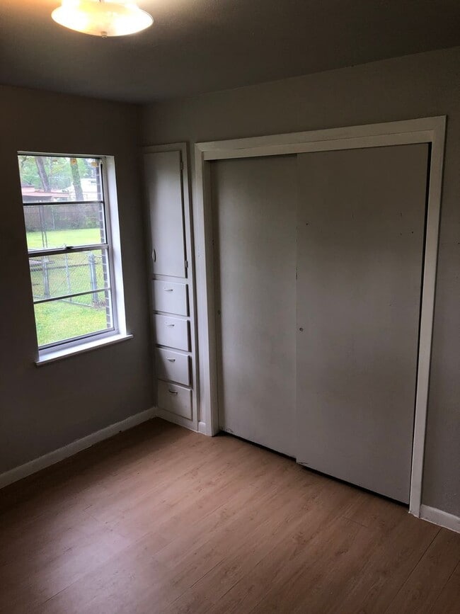 Building Photo - Southern Hills!