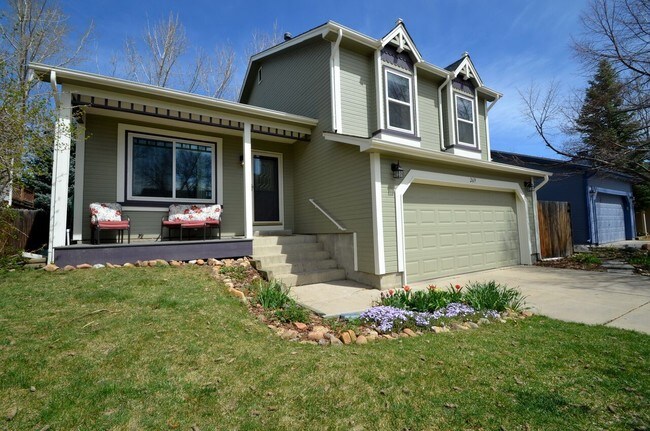 Building Photo - Fantastic 4BR, 3.5BA! Deck, FP, great yard, location!! (Regal)