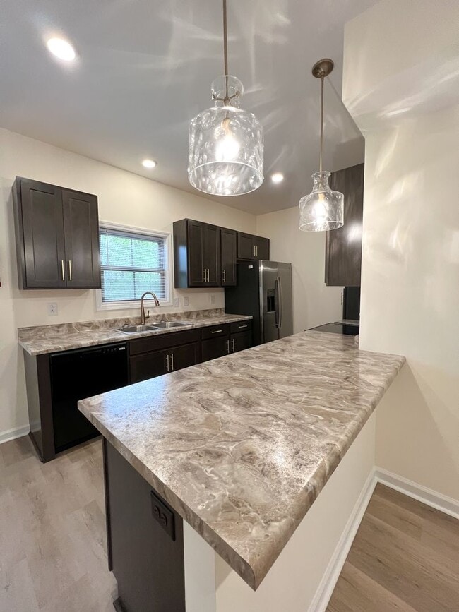 Building Photo - 305 Ranger Ln