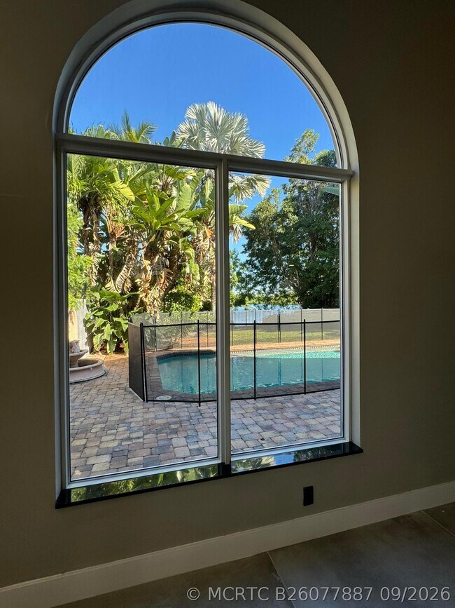 Building Photo - 10366 Buena Ventura Dr