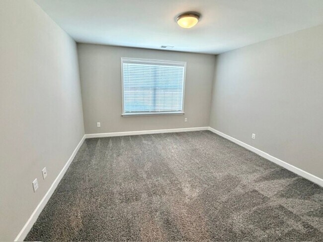 Building Photo - 430 Azalea Dr