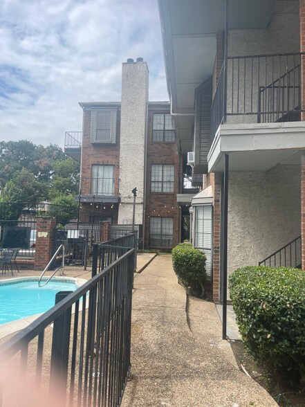 Building Photo - 7025 Hemlock Ave