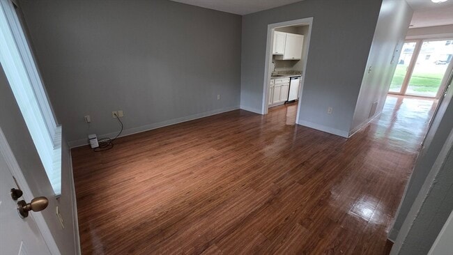 Building Photo - 36 S Point Dr