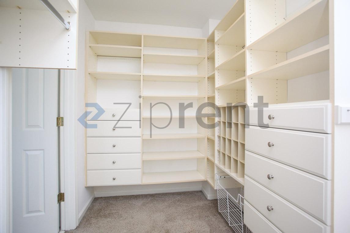Building Photo - Unit
