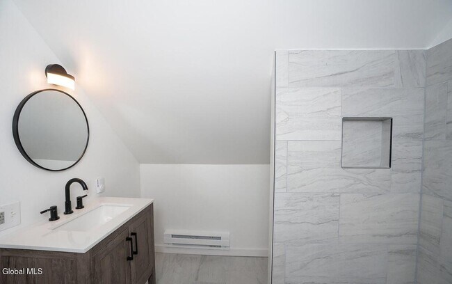 Building Photo - 1538 Nott St