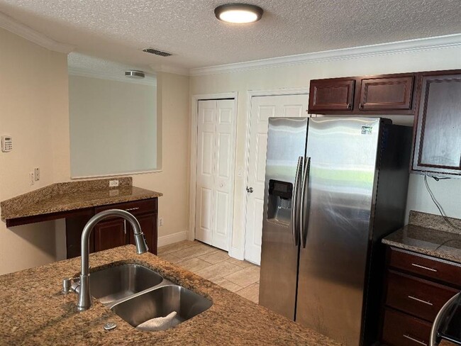 Building Photo - 673 Cresting Oak Cir