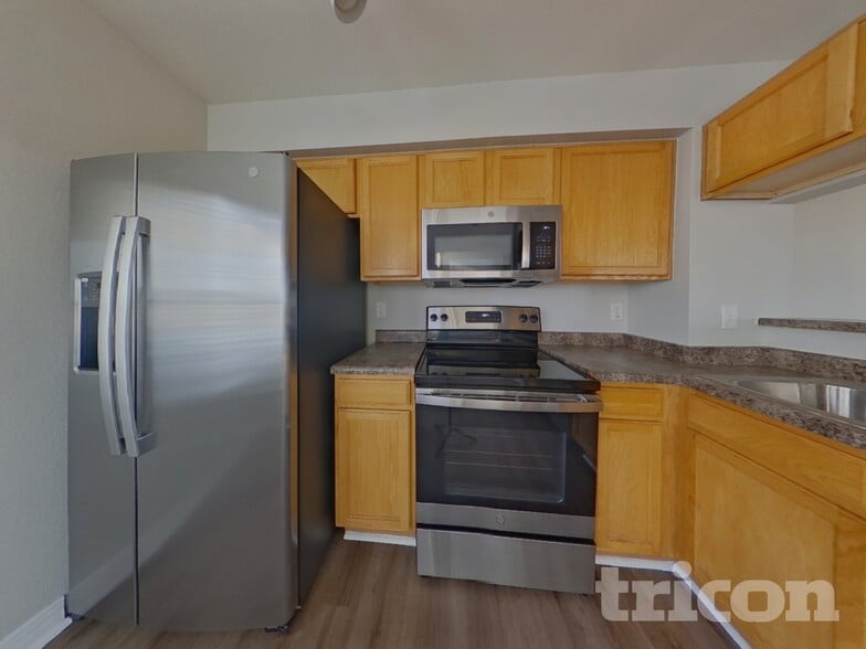 Building Photo - 13295 Holly St