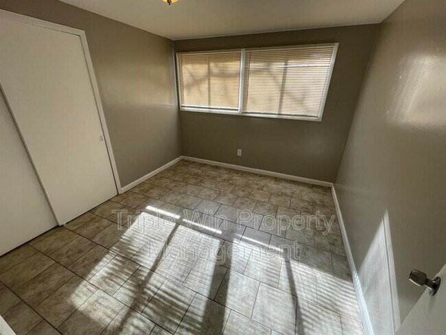 Building Photo - 410 Ridge Dr