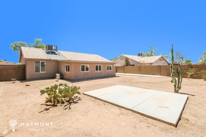 Building Photo - 1902 S Ocotillo Dr