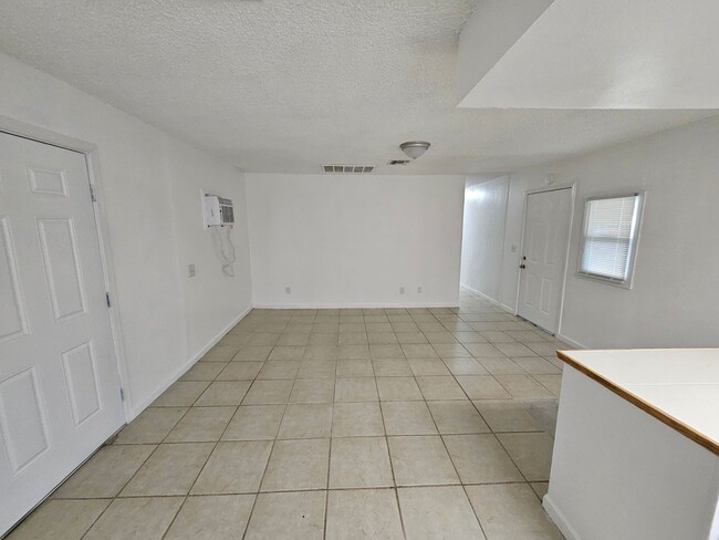 Building Photo - 2 Bedroom Home Located in Bullhead City