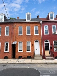 Building Photo - 537 W King St