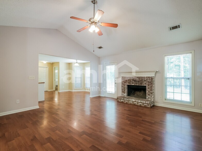 Building Photo - 1633 Amalie Dr
