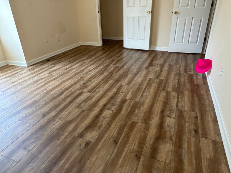 Building Photo - 2837 Cambridge Dr