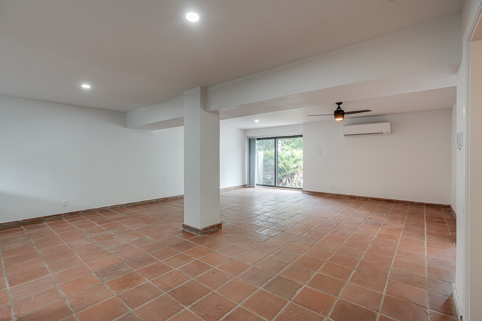 Building Photo - 568 W Quill Dr