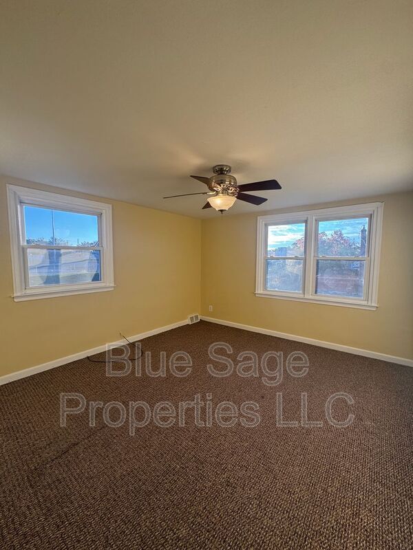 Building Photo - 1500 Llanwellyn Ave