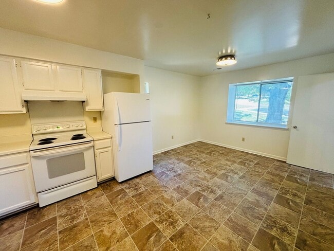 Building Photo - 1716 Donlee Dr